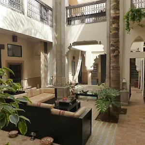 Riad 5 Sens ***